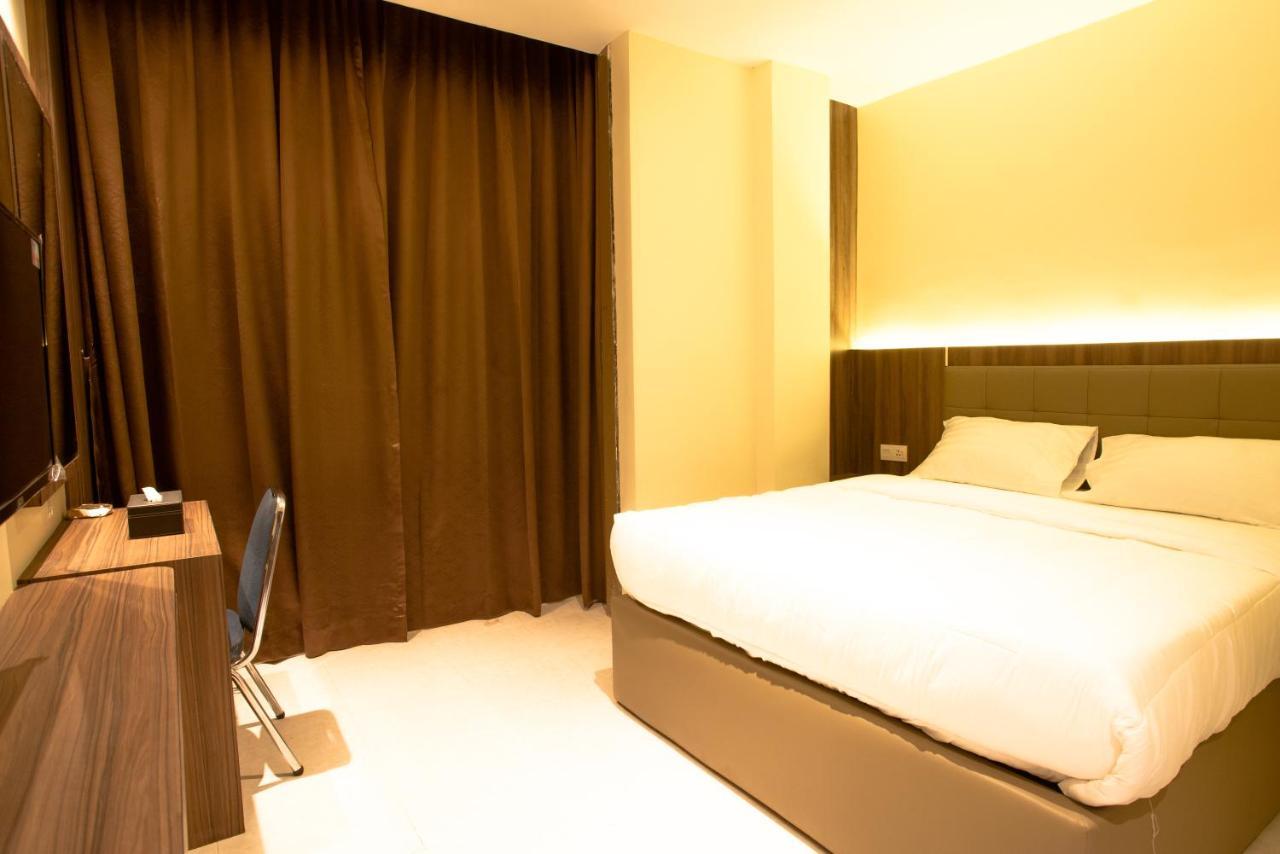 Ak Hotel Nagoya Hill Batam Экстерьер фото
